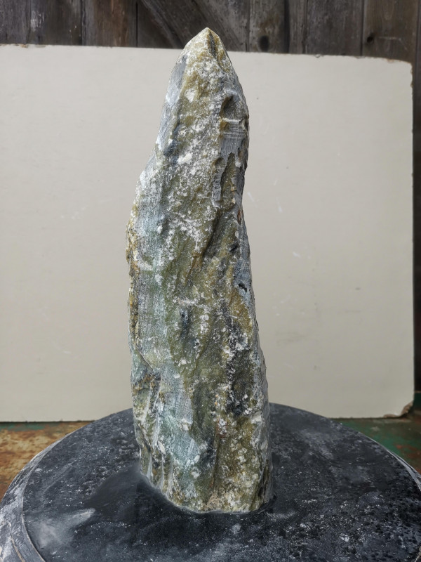 Speckstein; fast Rechteck S�ule; Einzelst�ck; aus Indien; gr�n Farb Mix; 4,730 kg