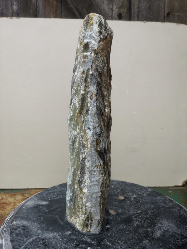 Speckstein; fast Rechteck S�ule; Einzelst�ck; aus Indien; gr�n Farb Mix; 4,730 kg