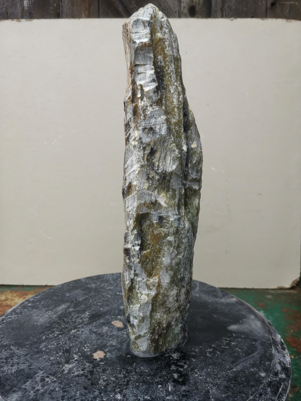 Speckstein; fast Rechteck S�ule; Einzelst�ck; aus Indien; gr�n Farb Mix; 4,730 kg