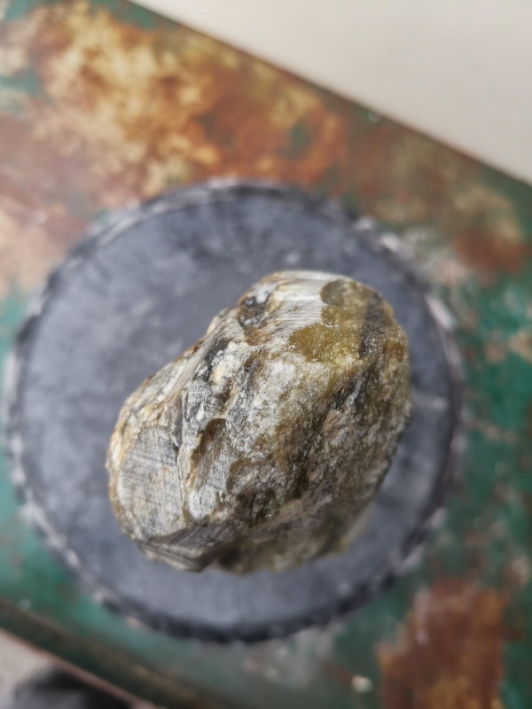 Speckstein; fast Rechteck S�ule; Einzelst�ck; aus Indien; gr�n Farb Mix; 4,730 kg