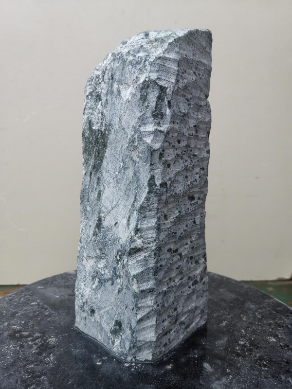 Speckstein; fast Rechteck S�ule; Einzelst�ck; aus Indien; dunkelgr�n; 5.040 kg