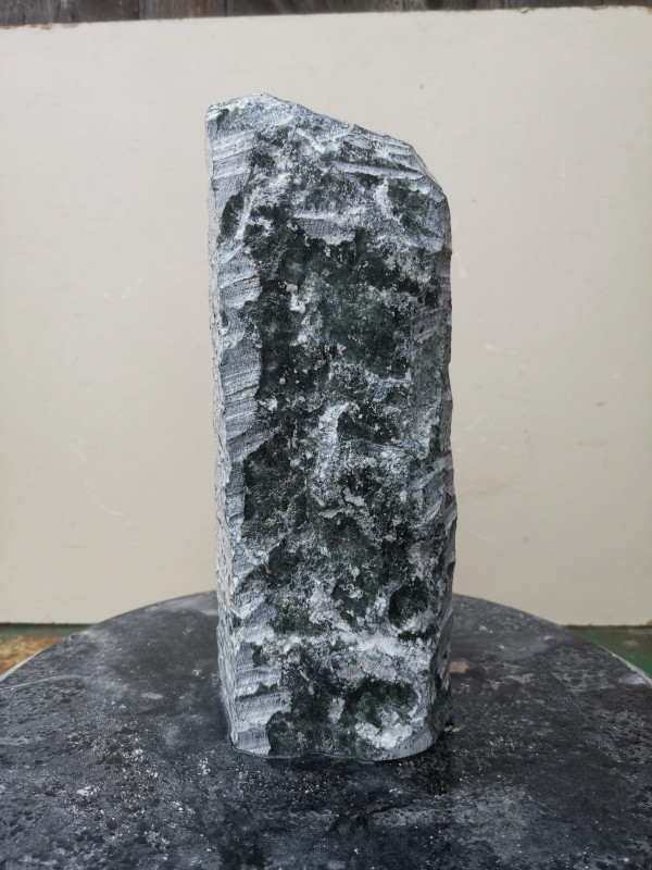 Speckstein; fast Rechteck S�ule; Einzelst�ck; aus Indien; dunkelgr�n; 5.040 kg