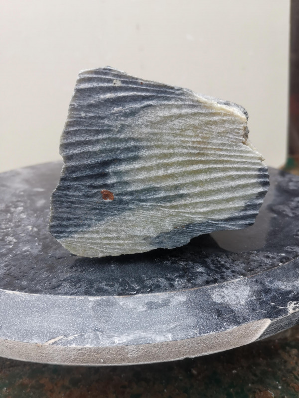 Speckstein; fast Rechteck S�ule; Einzelst�ck; aus Indien; gr�n Mix; 4.070 kg