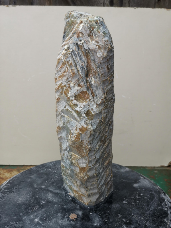 Speckstein; fast Rechteck S�ule; Einzelst�ck; aus Indien; gr�n braun Mix; 5,370 kg
