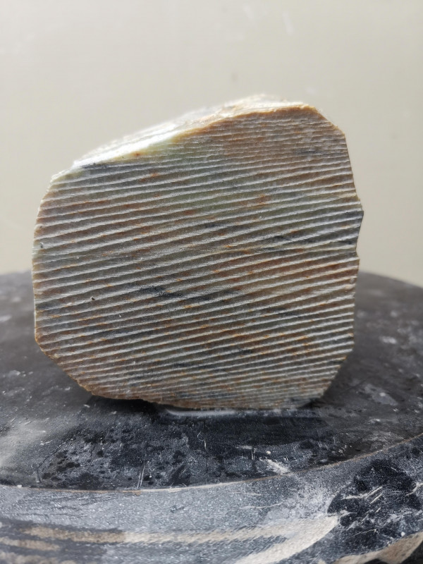 Speckstein; fast Rechteck S�ule; Einzelst�ck; aus Indien; gr�n braun Mix; 5,370 kg