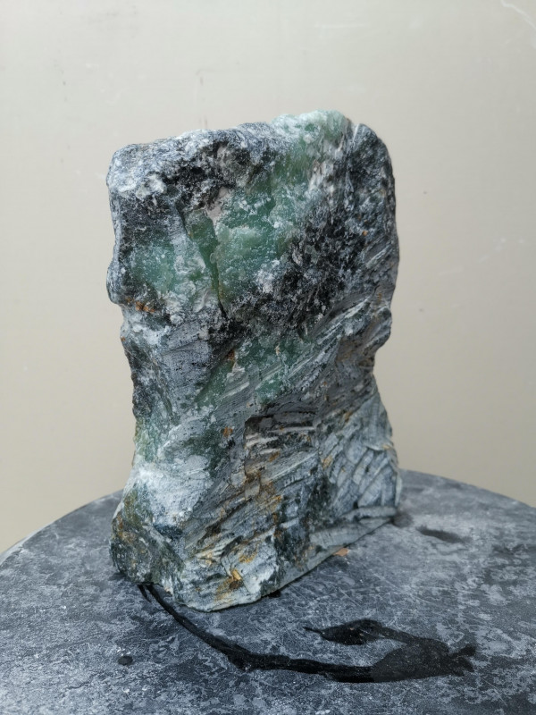 Speckstein; Einzelst�ck; aus Indien; t�rkis-schwarz, tlw. gelb-braun; 3,990 kg