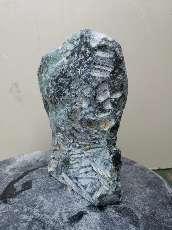 Speckstein; Einzelst�ck; aus Indien; t�rkis-schwarz, tlw. gelb-braun; 3,990 kg