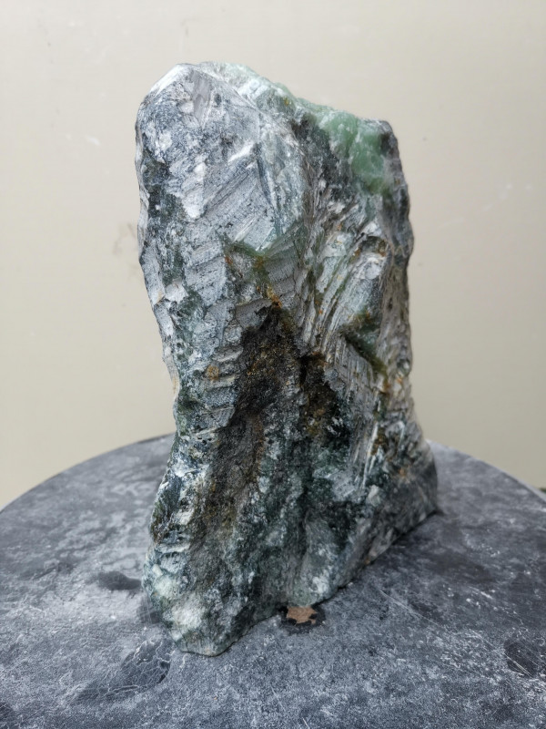 Speckstein; Einzelst�ck; aus Indien; t�rkis-schwarz, tlw. gelb-braun; 3,990 kg