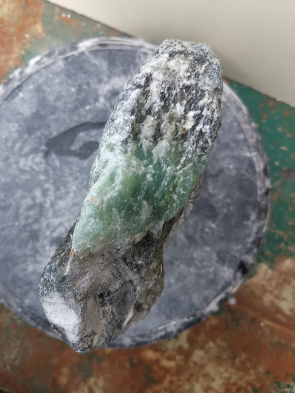 Speckstein; Einzelst�ck; aus Indien; t�rkis-schwarz, tlw. gelb-braun; 3,990 kg