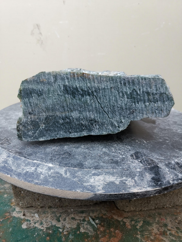 Speckstein; Einzelst�ck; aus Indien; t�rkis-schwarz, tlw. gelb-braun; 3,990 kg