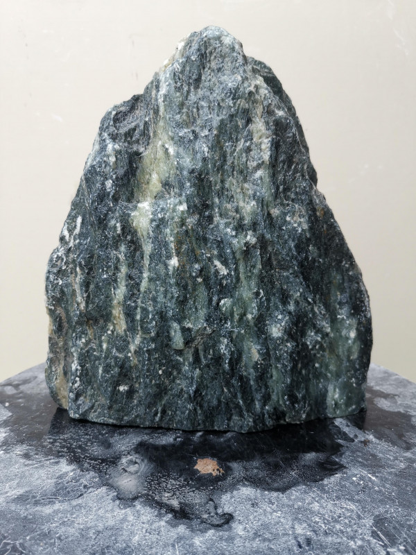 Speckstein; Einzelst�ck; aus China; schwarz, tlw. andere Farben; 5,040 kg