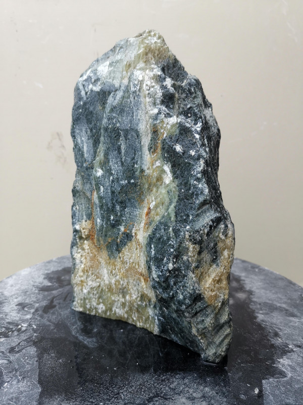 Speckstein; Einzelst�ck; aus China; schwarz, tlw. andere Farben; 5,040 kg