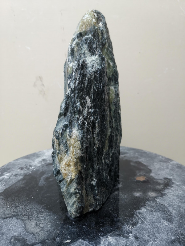 Speckstein; Einzelst�ck; aus China; schwarz, tlw. andere Farben; 5,040 kg