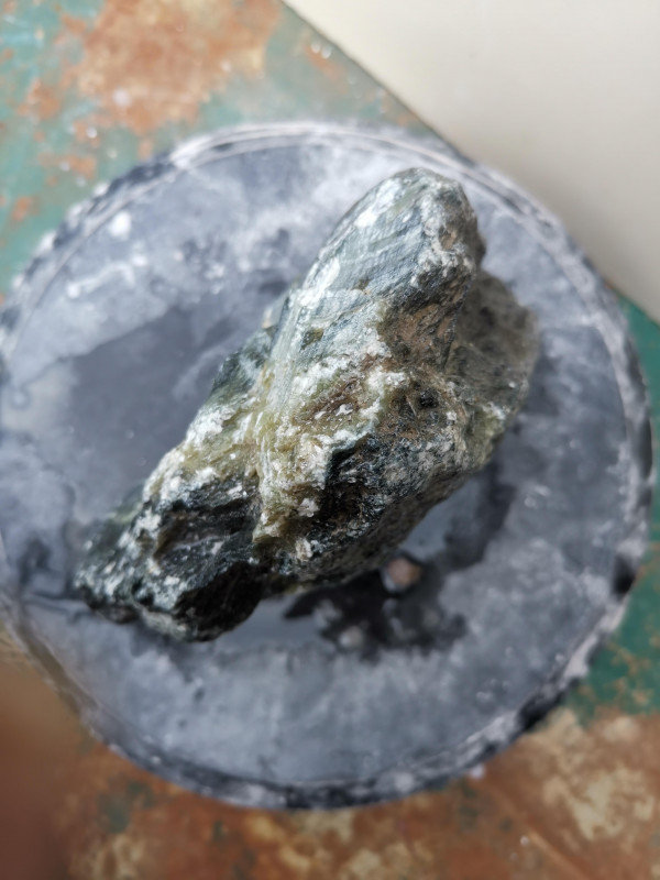 Speckstein; Einzelst�ck; aus China; schwarz, tlw. andere Farben; 5,040 kg