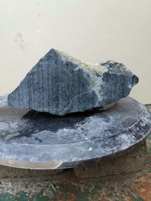 Speckstein; Einzelst�ck; aus China; schwarz, tlw. andere Farben; 5,040 kg