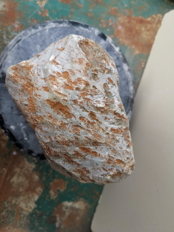 Speckstein; Einzelst�ck; aus Brasilien; braun-gr�n; tlw. andere Farben; 9,820 kg