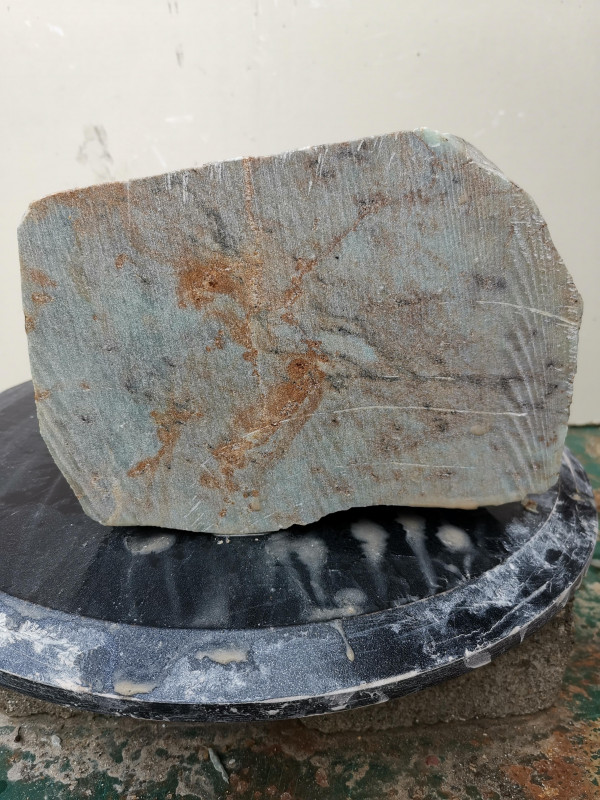 Speckstein; Einzelst�ck; aus Brasilien; braun-gr�n; tlw. andere Farben; 6,590 kg