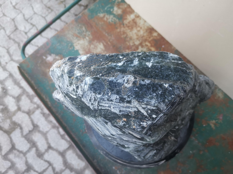 Speckstein; Einzelst�ck; aus Indien; dunkelgr�n; 28,290 kg