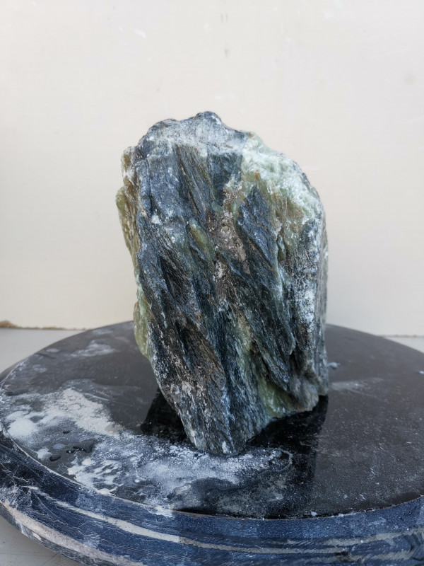 Speckstein; Einzelst�ck; aus Indien; t�rkis - schwarz, mit anderen Farben; 6,830 kg