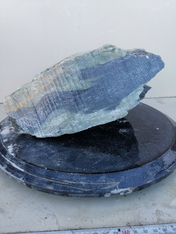 Speckstein; Einzelst�ck; aus Indien; t�rkis - schwarz, mit anderen Farben; 6,830 kg