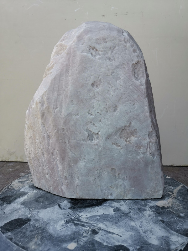 Speckstein; Einzelst�ck; aus China; beige, tlw. leichtes rosa, mit Streifen; 9,160 kg