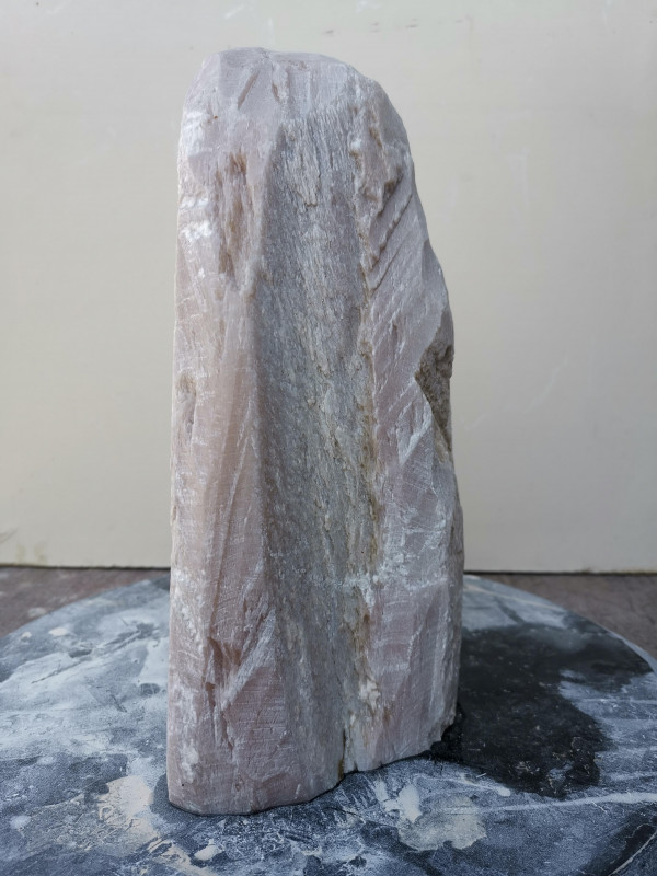 Speckstein; Einzelst�ck; aus China; beige, tlw. leichtes rosa, mit Streifen; 9,160 kg