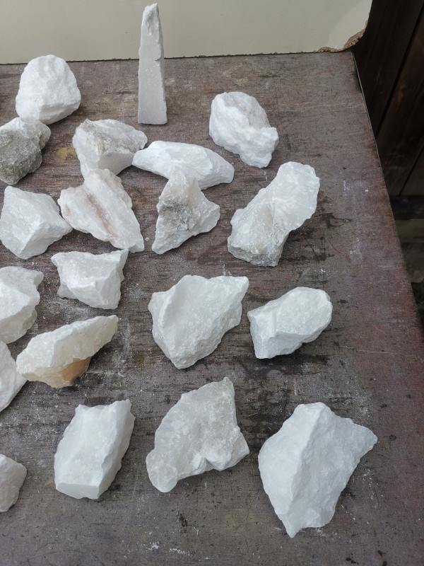 Alabaster; Einzelpartie; Sortiment; von 150-200g; Gesamt 5,900kg