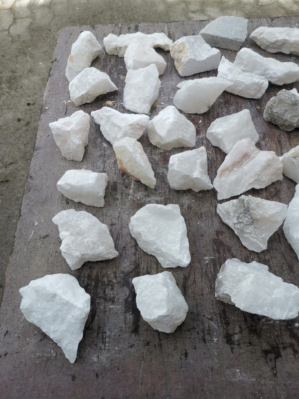 Alabaster; Einzelpartie; Sortiment; von 150-200g; Gesamt 5,900kg