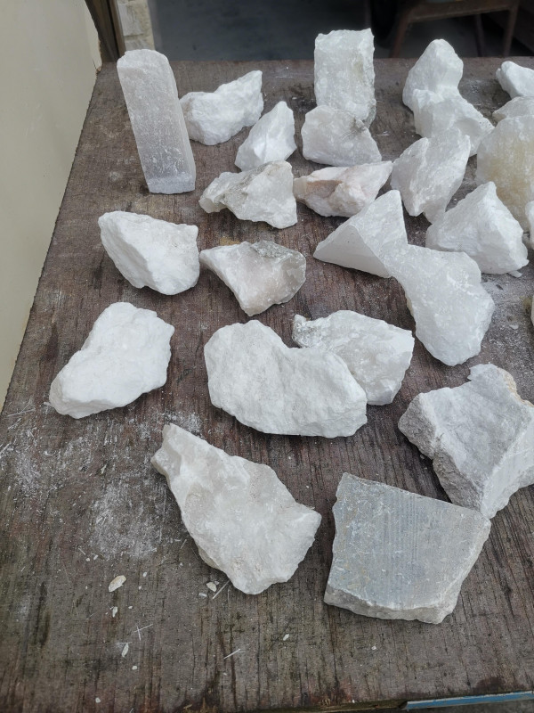 Alabaster; Einzelpartie; Sortiment; von 150-200g; Gesamt 5,900kg