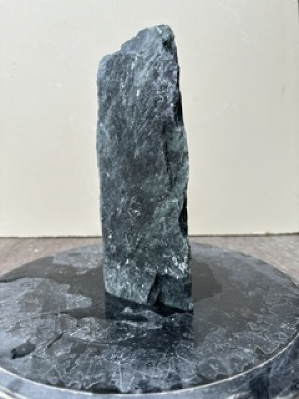 Speckstein; Einzelst�ck; aus Brasilien; schwarz-gr�n; 3,950 kg