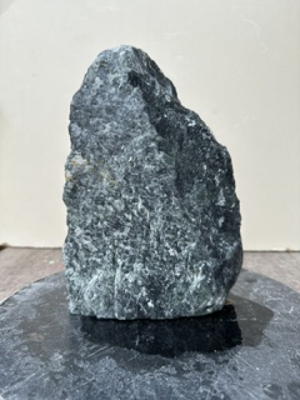 Speckstein; Einzelst�ck; aus Brasilien; schwarz-gr�n; 3,950 kg