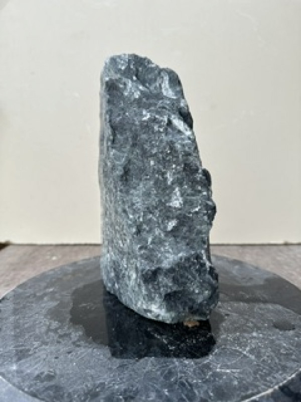 Speckstein; Einzelst�ck; aus Brasilien; schwarz-gr�n; 3,950 kg