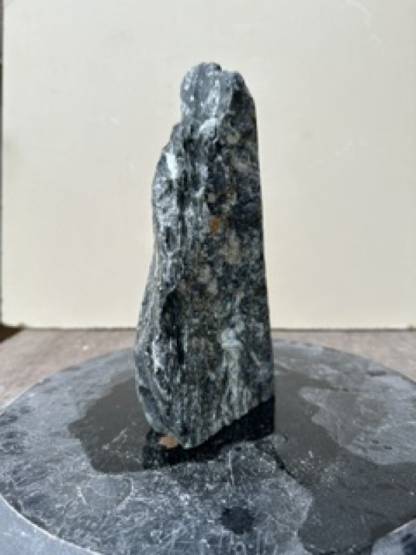 Speckstein; Einzelst�ck; aus Brasilien; schwarz-gr�n; 3,950 kg