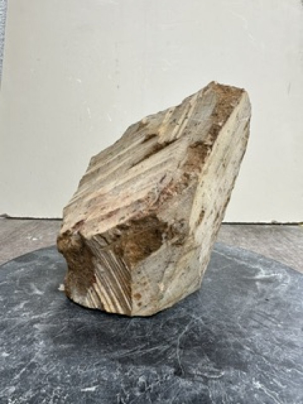Speckstein; Einzelst�ck; Brasilien; braun; mit schwarzen Punkten; 3,620 kg