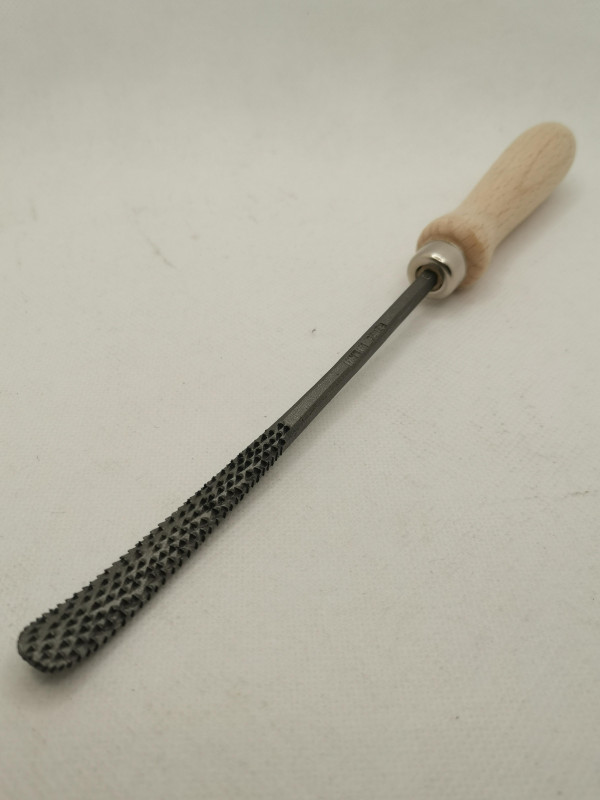 schmale; gebogene Vogelzunge; mit Holzgriff; 25 cm