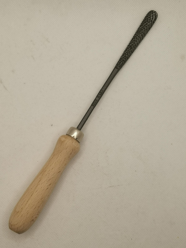 schmale; gebogene Vogelzunge; mit Holzgriff; 25 cm