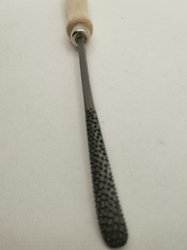 schmale; gebogene Vogelzunge; mit Holzgriff; 25 cm