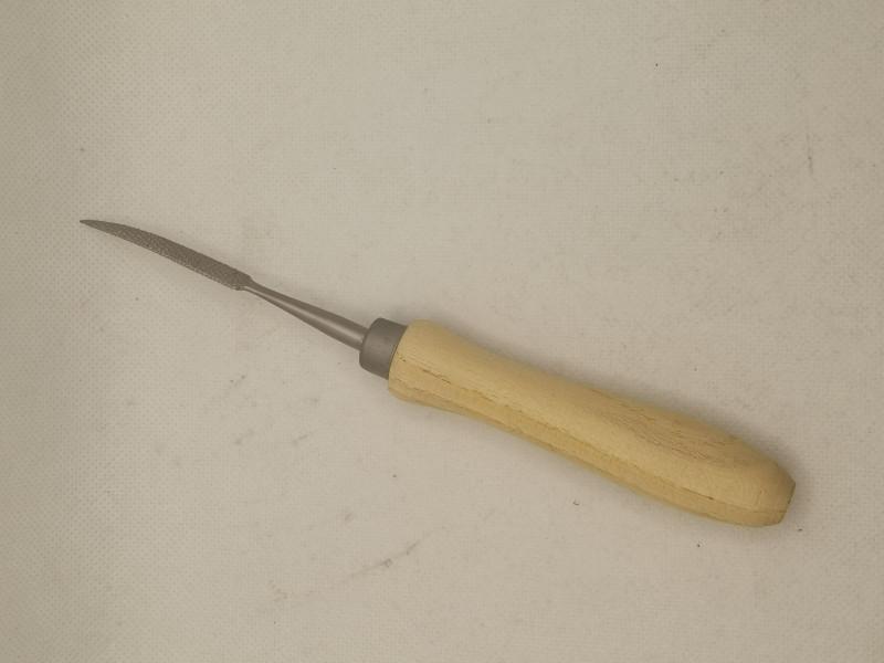 Raspel; gebogen; spitz; 25 cm; Holzgriff