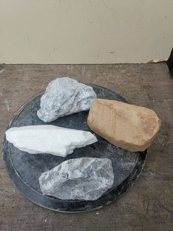 Speckstein; Sortiment; vier Farben; Gesamt 4,290 kg