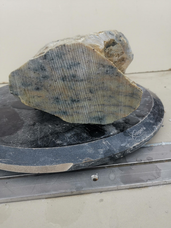 Speckstein; Einzelst�ck; Indien; braungelb schwarz; 7,670 kg