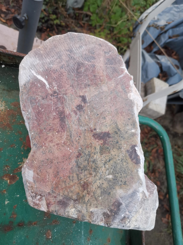 Speckstein; Indien; rot; mit anderen Farben; hart; 5 kg