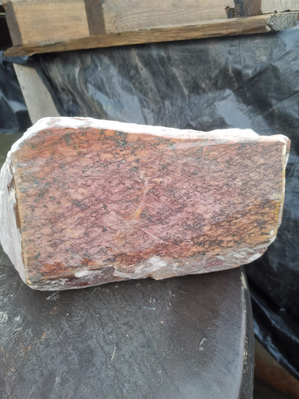 Speckstein; Indien; rot; mit anderen Farben; hart; 5 kg