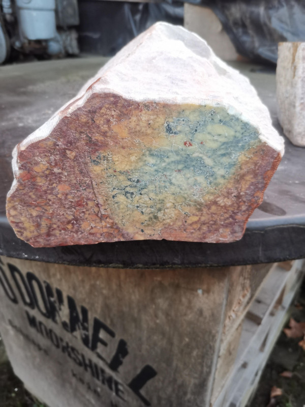 Speckstein; Indien; rot; mit anderen Farben; hart; 5 kg